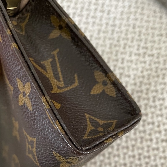 Authentic Louis Vuitton Toiletry Pouch 15 Monogram - Picture 11 of 14